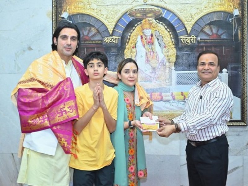 Zayed Khan Marks 20 Years of Marriage at Late Mom Zarine Khan’s Beloved Shirdi Retreat Zayed Khan Marks 20 Years of Marriage at Late Mom Zarine Khan’s Beloved Shirdi Retreat
