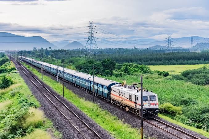 8th Pay Commission: Railways Plans Cost Cuts to Increase Employee Wages 8th Pay Commission: Railways Plans Cost Cuts to Increase Employee Wages