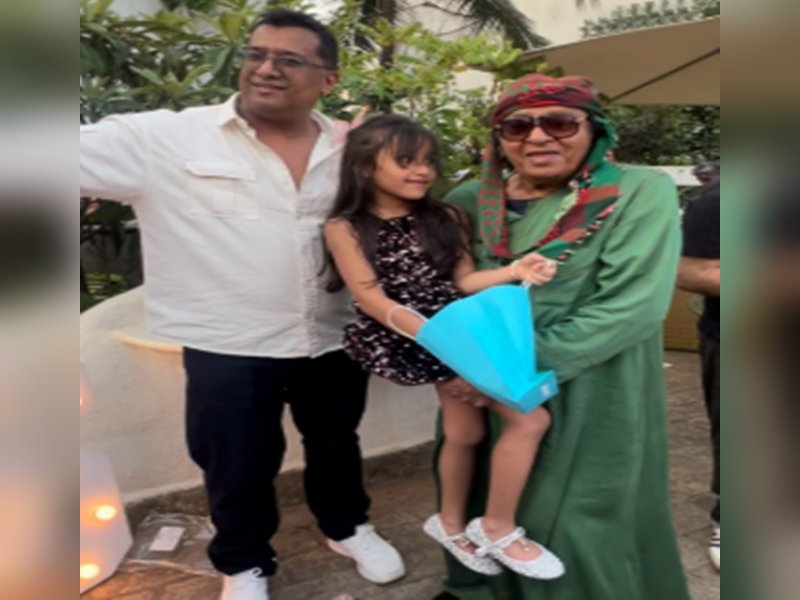 Actor Ranjeet grooves to viral song ‘Dhurandhar’ at his granddaughter’s birthday celebration