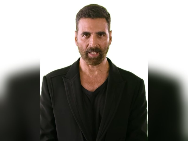 Akshay Kumar backs Aditya Dhar’s “Dhurandhar” amid controversy over its portrayal of a Pakistani officer.