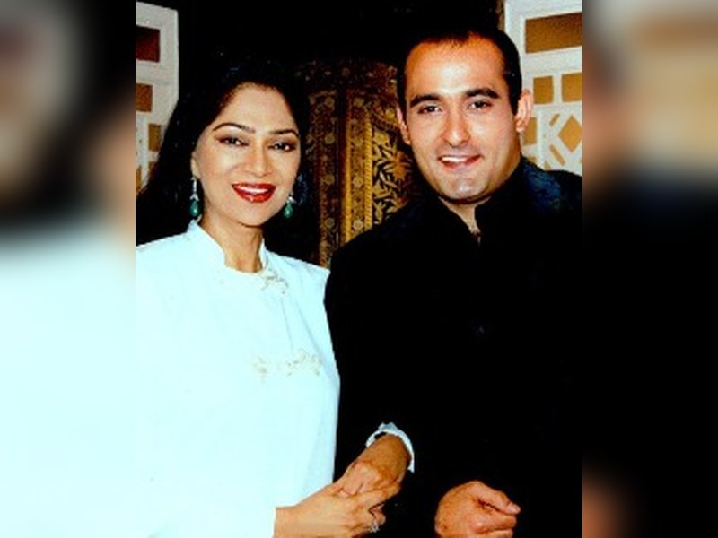 Akshaye Khanna Reflects on Being an Introvert and Shares Moments from Simi Garewal’s Show Akshaye Khanna Reflects on Being an Introvert and Shares Moments from Simi Garewal’s Show