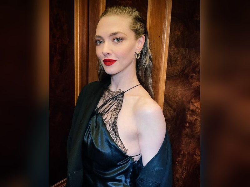 Amanda Seyfried reveals her Broadway dream, but stage fright keeps her from singing live. Amanda Seyfried reveals her Broadway dream, but stage fright keeps her from singing live.