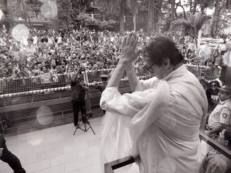 Amitabh Bachchan Shares Heartfelt Message: “Your Smiles Give Me Life!”