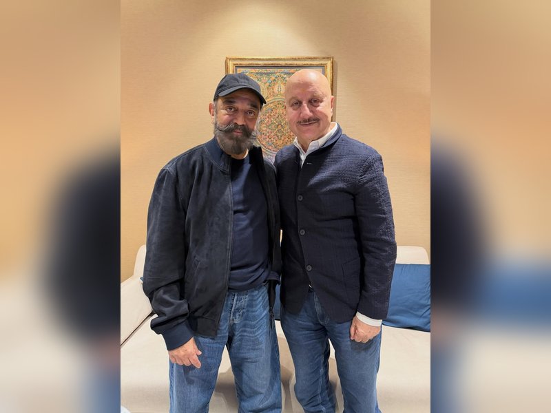 Anupam Kher Meets Kamal Haasan at Delhi Airport, Shares Insights from Their Hour-Long Chat Anupam Kher Meets Kamal Haasan at Delhi Airport, Shares Insights from Their Hour-Long Chat