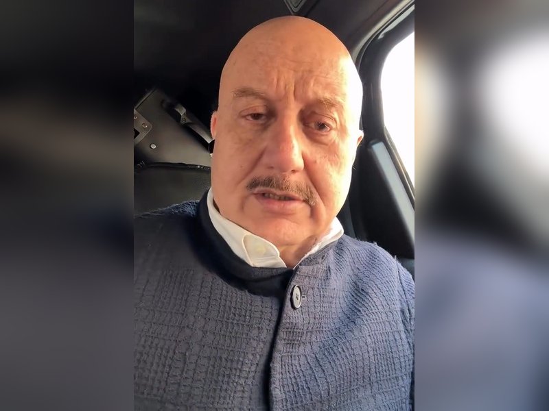Anupam Kher Praises Swachch Bharat Progress After Spotless Morning at Varanasi Railway Station Anupam Kher Praises Swachch Bharat Progress After Spotless Morning at Varanasi Railway Station