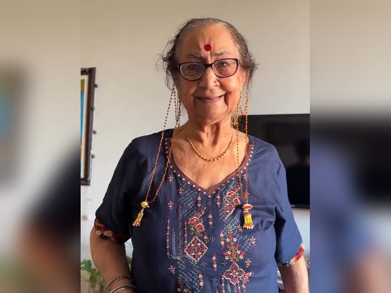 Anupam Kher shares a fun video of his mom Dulari showing off a Kashmiri mangalsutra and modeling. Anupam Kher shares a fun video of his mom Dulari showing off a Kashmiri mangalsutra and modeling.