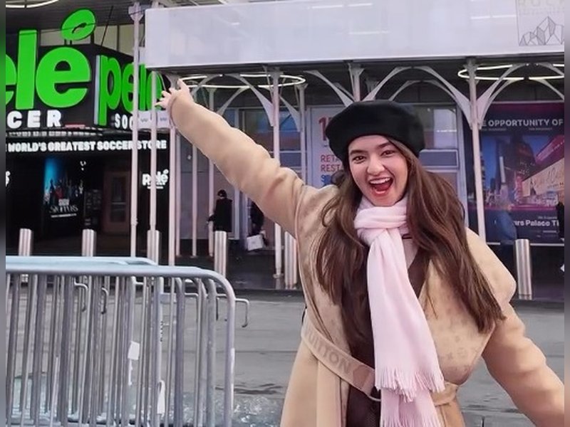 Anushka Sen’s debut single “Chameleon” shines in Times Square—her dream come true moment! Anushka Sen’s debut single “Chameleon” shines in Times Square—her dream come true moment!