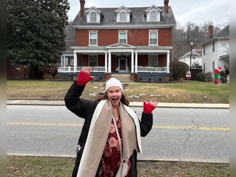 Ashley Judd Reflects on Childhood Memories During Visit to Ancestral Home in Kentucky
