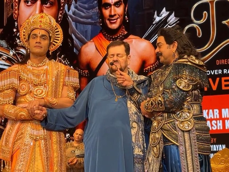 Ashutosh Rana Welcomes Nitin Mukesh on Stage to Celebrate Art and Music at “Hamare Ram” Play