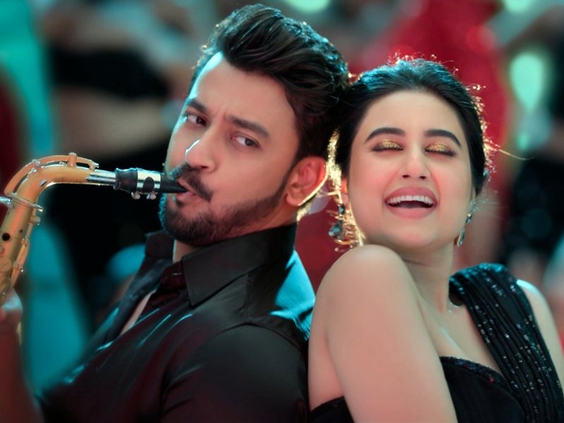 Bengali film ‘Bhanupriya Bhooter Hotel’ drops infectious song “Chandni Raate” featuring Mimi Chakraborty