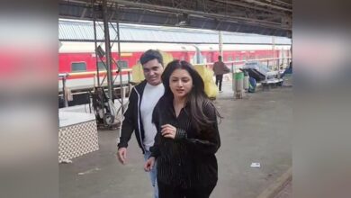 Bhagyashree Enjoys Last Days of 2025 with a Scenic Train Journey and Spiritual Retreat in Banaras