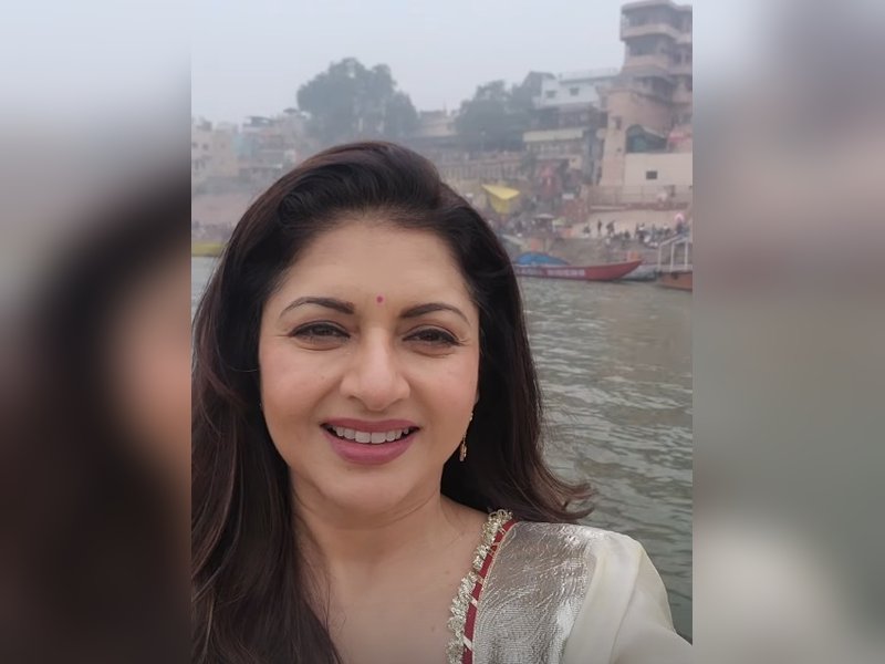 Bhagyashree Enjoys a Scenic Boat Ride on the Ganges in Kashi, Shares Fun Moments on Social Media