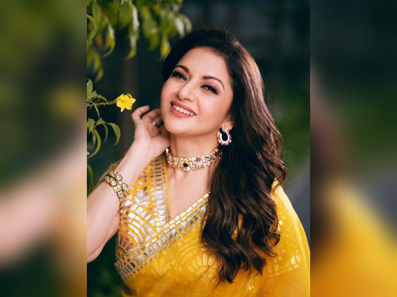 Bhagyashree Turns Flight Delay into Fun with Airport Binge of Pizza and Dosa—Take a Look! Bhagyashree Turns Flight Delay into Fun with Airport Binge of Pizza and Dosa—Take a Look!