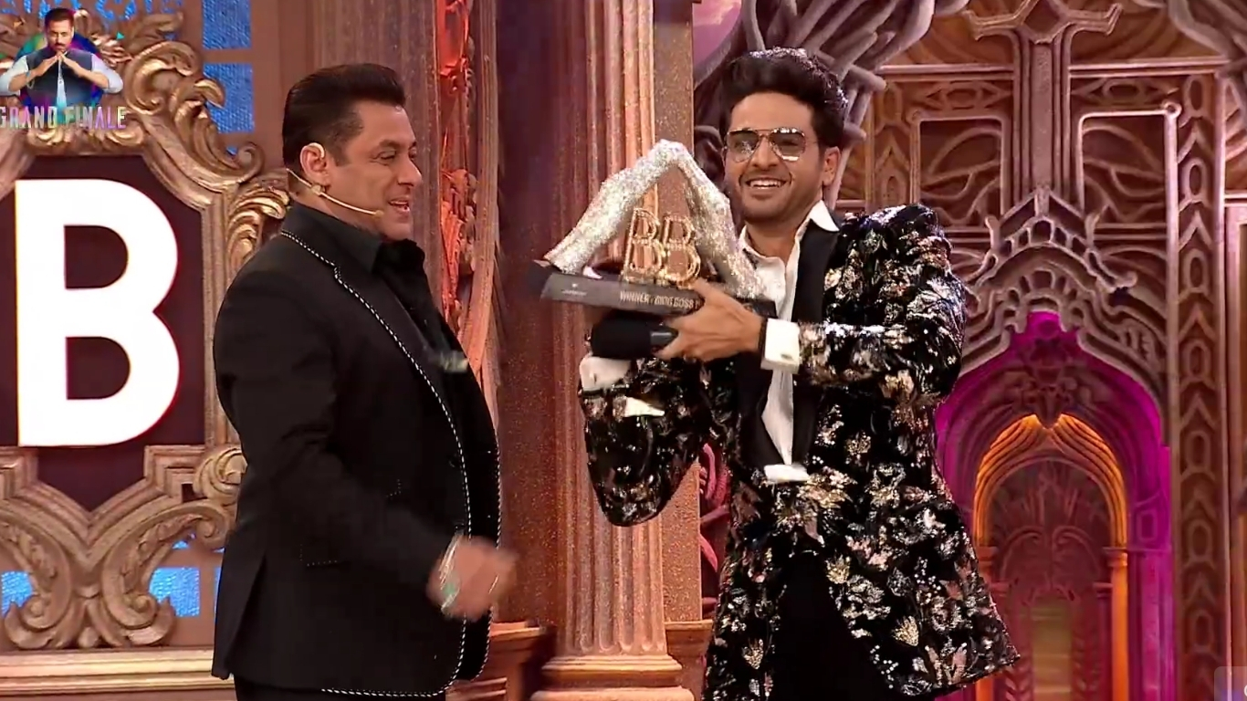 Bigg Boss 19 Winner Gaurav Khanna Lifts Trophy, Wins Prize Money Bigg Boss 19 Winner Gaurav Khanna Lifts Trophy, Wins Prize Money