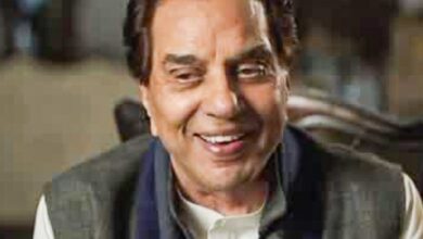 Bollywood mourns the loss of icons like Dharmendra and Manoj Kumar in a heartbreaking 2025.