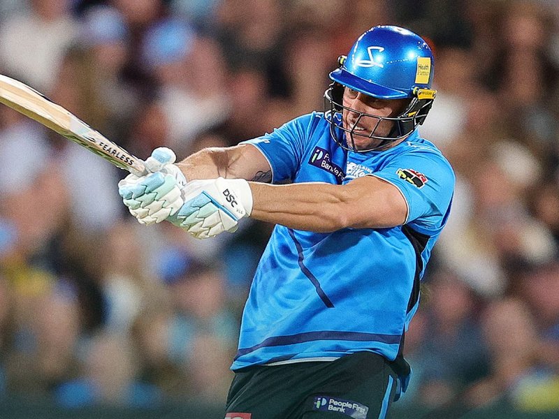 Chris Lynn makes history as the first player to hit over 4000 runs in BBL
