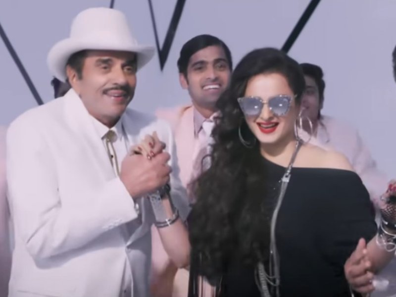 Dharmendra’s Charming Dance with Rekha Sparks Laughter at ‘Yamla Pagla Deewana’ Event Dharmendra’s Charming Dance with Rekha Sparks Laughter at ‘Yamla Pagla Deewana’ Event