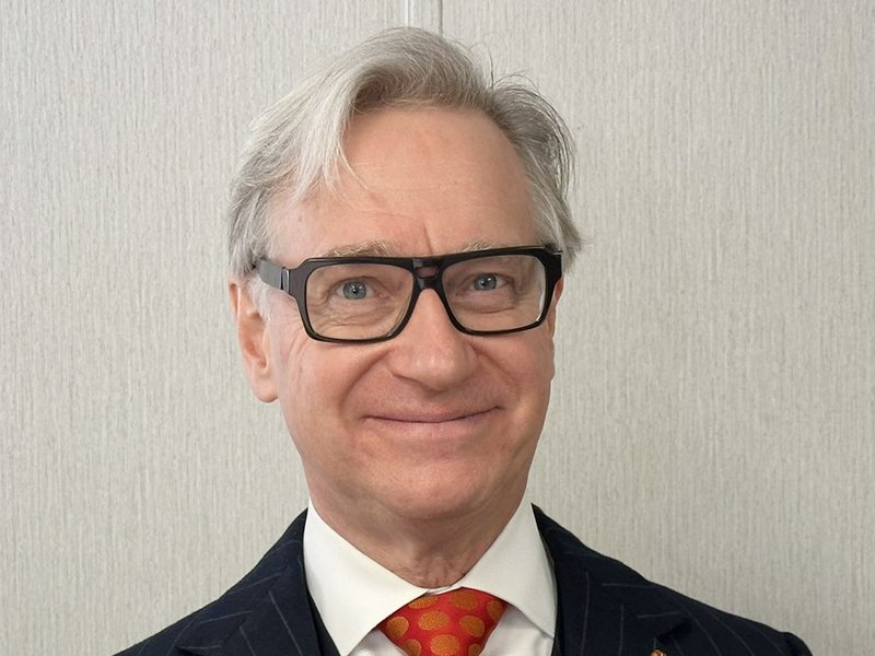 Freida McFadden praises Paul Feig for adapting her thriller ‘The Housemaid’ into a gripping film.