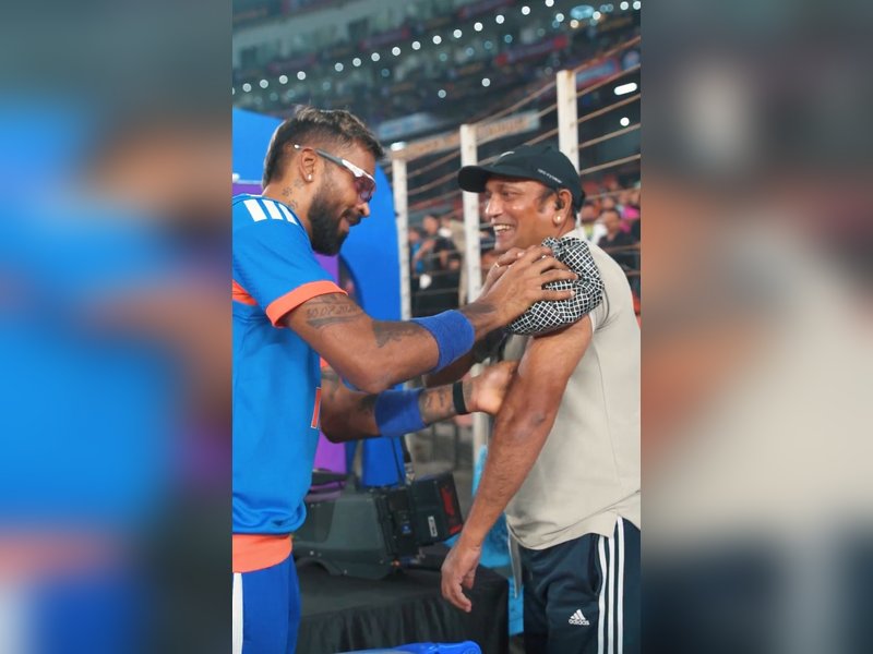 Hardik checks on cameraman after his shot accidentally hits him during the match