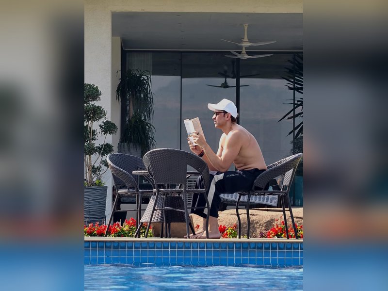Hrithik Roshan Reflects on 25-Year-Old Underlined Notes, Shares Quiet Family Day in Khandala