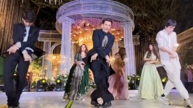 Hrithik Roshan and his sons steal the show dancing to Sukhbir’s hit at a family wedding celebration.