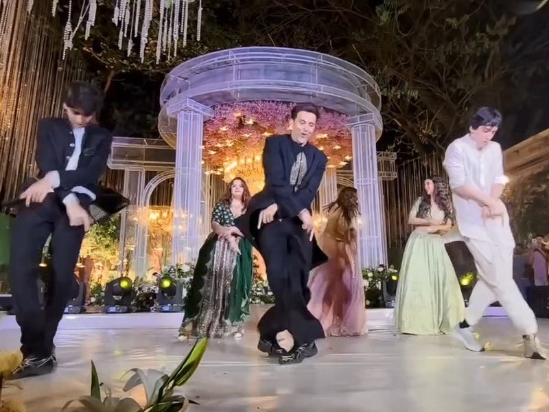 Hrithik Roshan and his sons steal the show dancing to Sukhbir’s hit at a family wedding celebration.