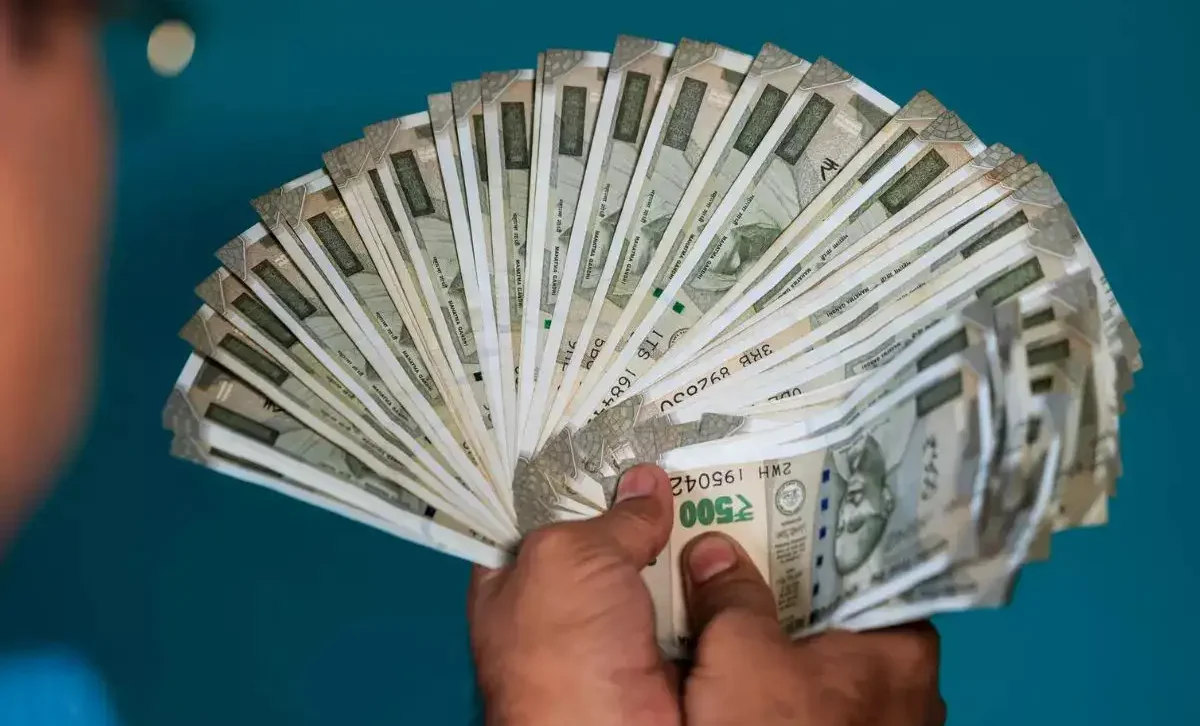 India Inc Expects 9% Salary Growth by 2026, Emphasizing Bonuses and Skills Development