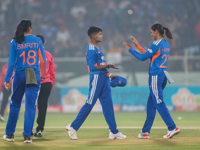 India Limits Sri Lanka to 128/9 in 2nd T20I as Charani and Vaishnavi Both Take Two Wickets
