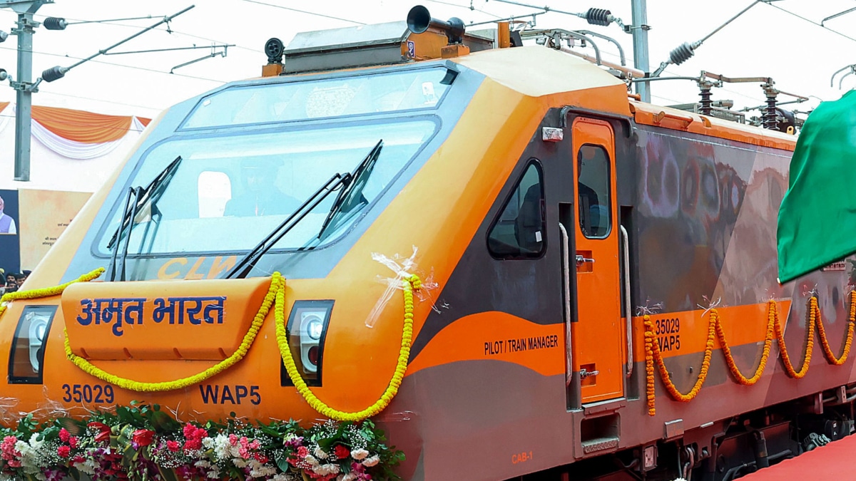 Indian Railways Starts Branded Meal Trials on Vande Bharat and Amrit Bharat Trains