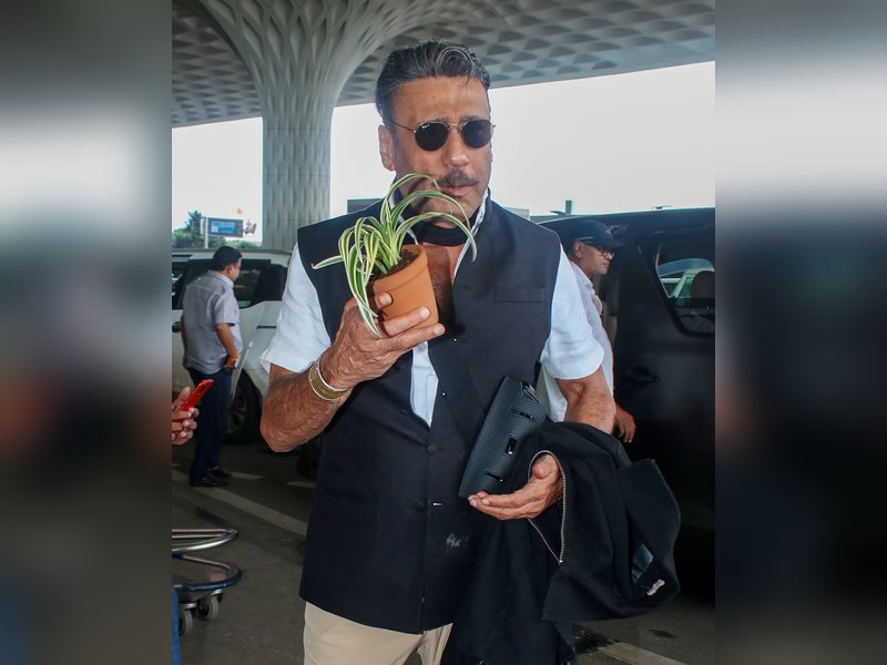 Jackie Shroff Honors Shashi Kapoor on 8th Death Anniversary: A Heartfelt Tribute Jackie Shroff Honors Shashi Kapoor on 8th Death Anniversary: A Heartfelt Tribute