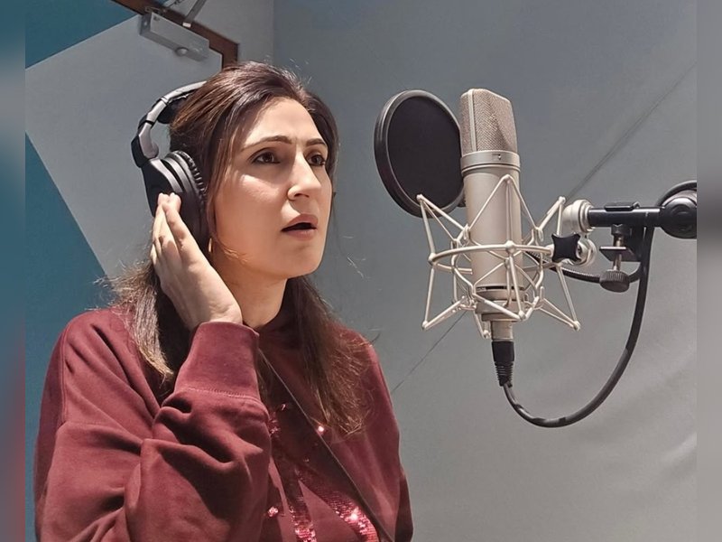 Juhi Babbar finds joy in lighter moments of “The Great Shamsuddin Family,” praises director Anusha Rizvi. Juhi Babbar finds joy in lighter moments of “The Great Shamsuddin Family,” praises director Anusha Rizvi.