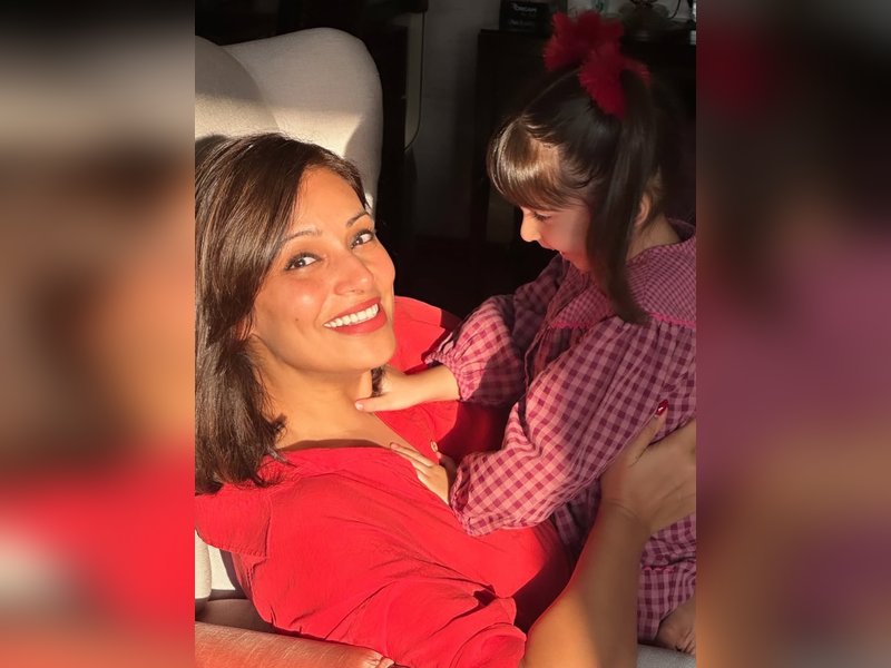 Karan Singh Grover takes up photography for Bipasha Basu and her best friend Devi