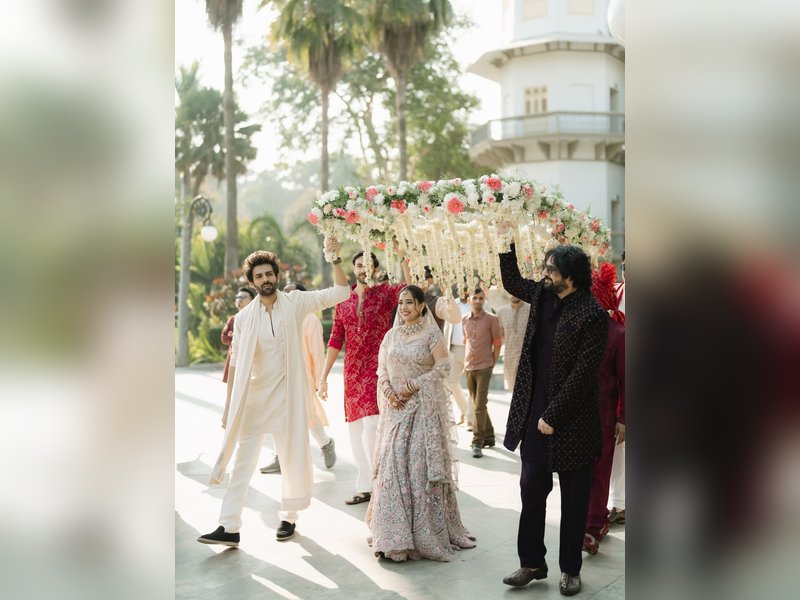 Kartik Aaryan Gets Emotional, Calls Kritika ‘My Little Sister’ on Her Wedding Day