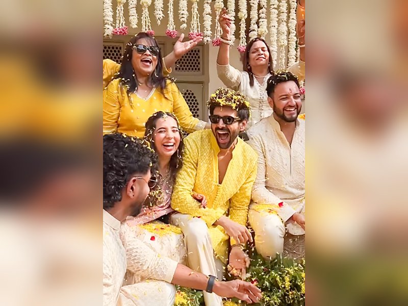 Kartik Aaryan Ecstatic as Sister Kritika Celebrates Flower Haldi Ceremony! Kartik Aaryan Ecstatic as Sister Kritika Celebrates Flower Haldi Ceremony!