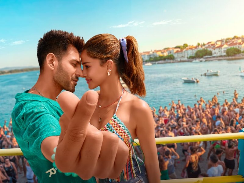 Kartik Aaryan and Ananya Panday shine in Tu Meri Main Tera—discover the love story in theaters now!