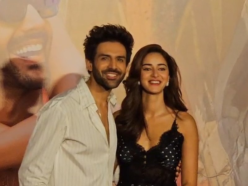 Kartik Aaryan praises co-star Ananya Panday at ‘Tu Meri Main Tera’ trailer launch in Mumbai.