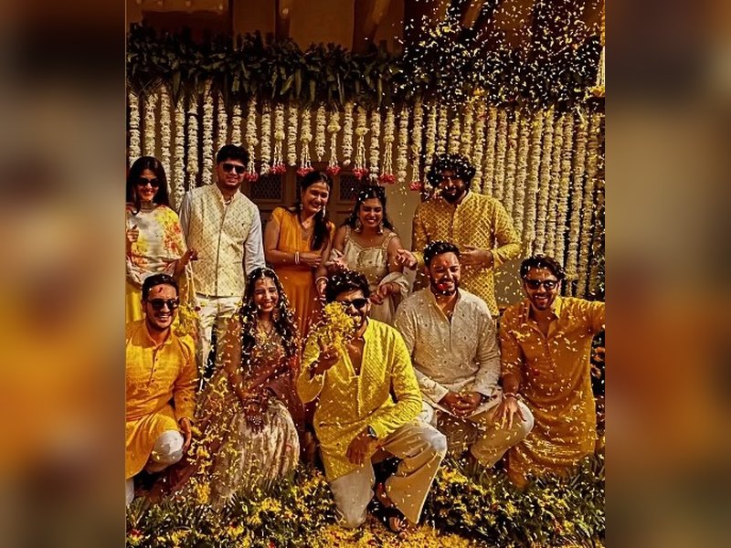 Kartik Aaryan’s Sister Dances Under ‘Phoolon Ki Chaadar’ to His Hit Song at Wedding Mandap!
