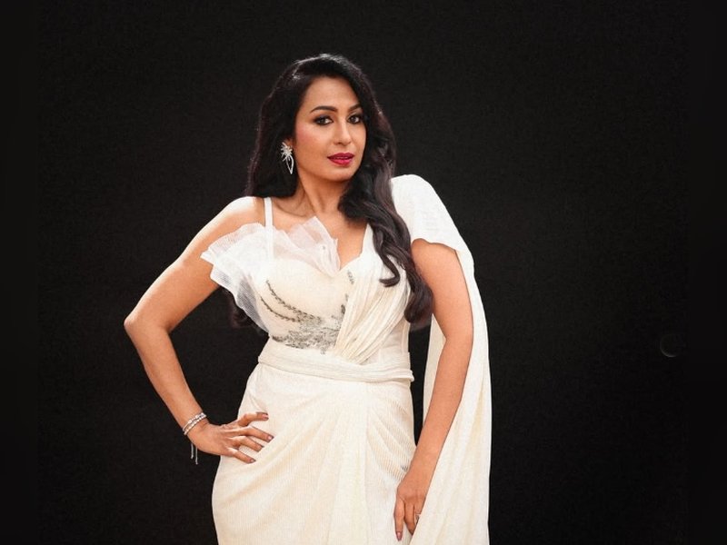 Kashmera Shah’s Quirky Health Tip: Drink 5-10 Liters of Water Daily for Peace of Mind!