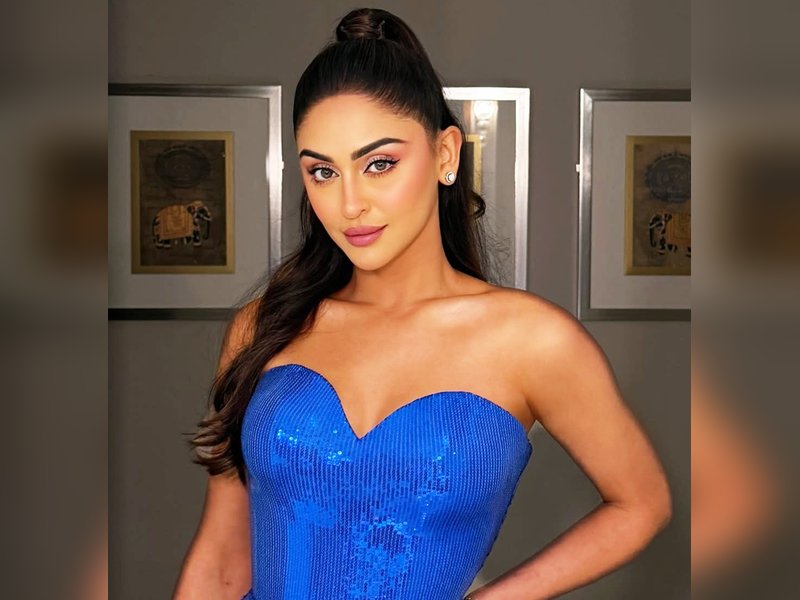 Krystle D’Souza shares how Ranveer Singh boosted her confidence during “Dhurandhar” filming.