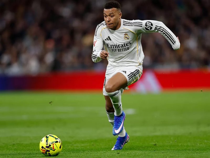 Kylian Mbappe of Real Madrid faces three-week layoff due to knee injury