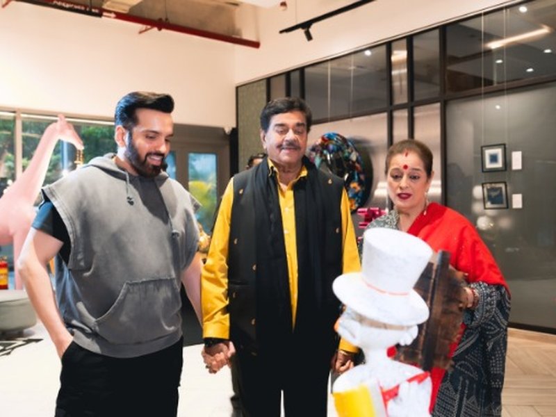 Luv Sinha shares heartfelt birthday tribute to father Shatrughan Sinha, his biggest inspiration.
