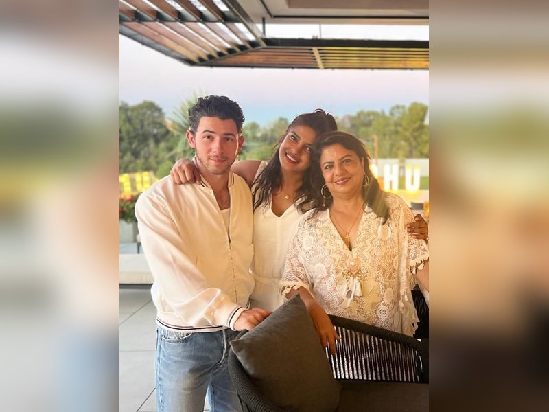 Madhu Chopra Celebrates Priyanka & Nick Jonas’ 7th Anniversary with Heartfelt Wishes! Madhu Chopra Celebrates Priyanka & Nick Jonas’ 7th Anniversary with Heartfelt Wishes!