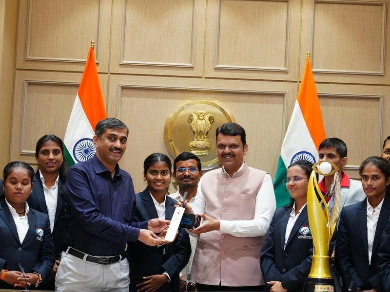 Maharashtra CM Fadnavis honors blind women’s cricket team for World Cup victory