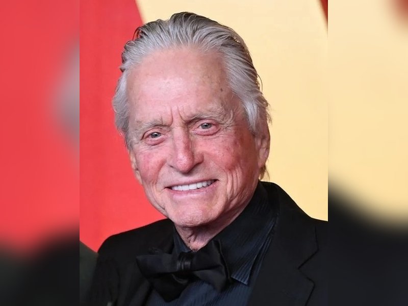 Michael Douglas reveals deep talks with Rob Reiner about his son’s addiction issues amid tragedy.