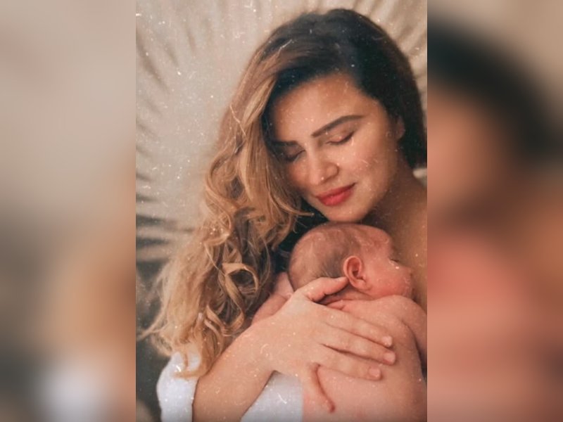 Naagin Star Aashka Goradia Joyfully Reveals She’s Expecting Baby No. 2! Naagin Star Aashka Goradia Joyfully Reveals She’s Expecting Baby No. 2!