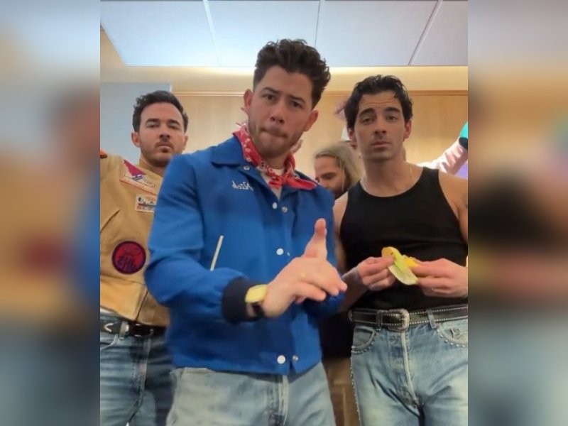 Nick Jonas Shares Bollywood Faves: Grooves to “Mujhse Shadi Karogi” Before Show with Brothers