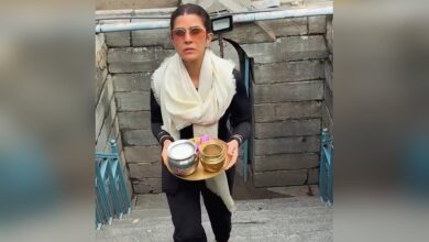 Nimrat Kaur Ends 2025 on a Spiritual Note with a Visit to Srinagar’s Shankaracharya Temple
