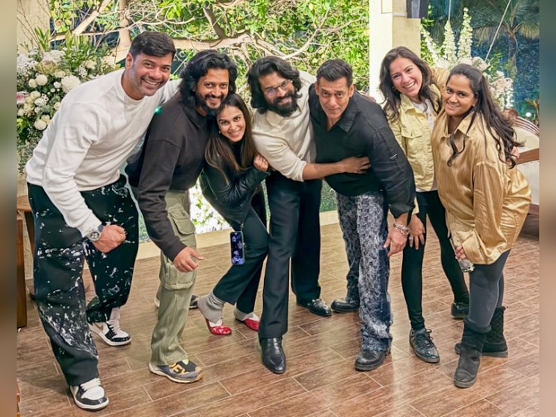 Riteish Deshmukh shares a memorable moment from Salman Khan’s 60th birthday celebration on Instagram. Riteish Deshmukh shares a memorable moment from Salman Khan’s 60th birthday celebration on Instagram.