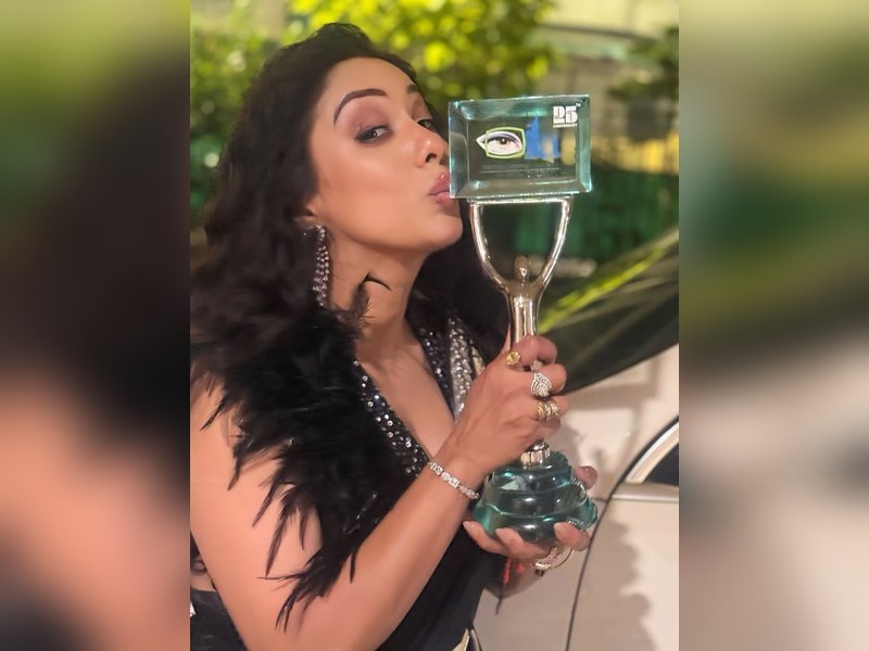 Rupali Ganguly Dedicates ITA Award Win for “Anupamaa” to Late Actor Satish Shah, Her Rockstar Mentor