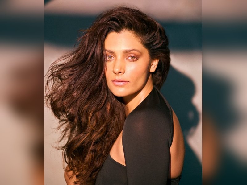 Saiyami Kher Welcomes New Year with Family, a Run, and Festivities by the Bonfire at Home Saiyami Kher Welcomes New Year with Family, a Run, and Festivities by the Bonfire at Home
